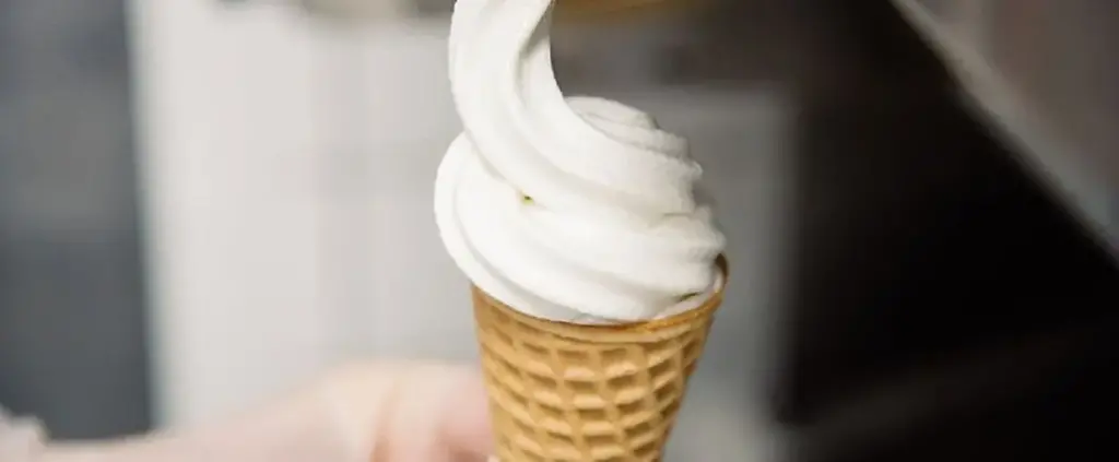 Soft Ice Cream Machine Pour