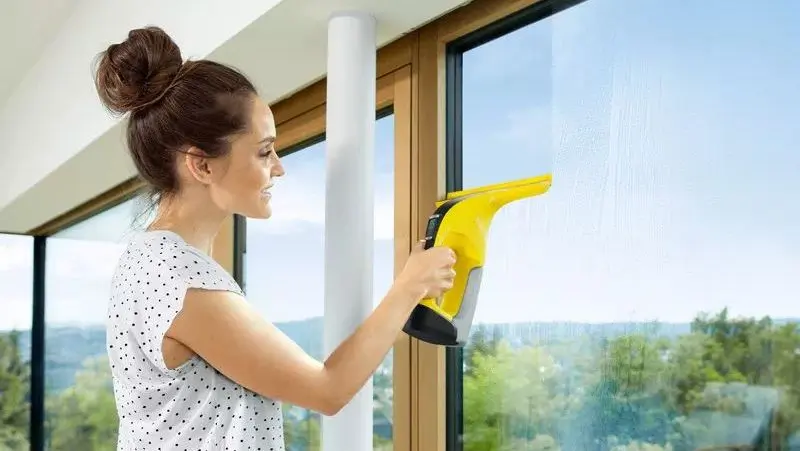 Cordless Window Vac In Yellow