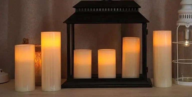 Flameless LED Battery Candles In Lantern